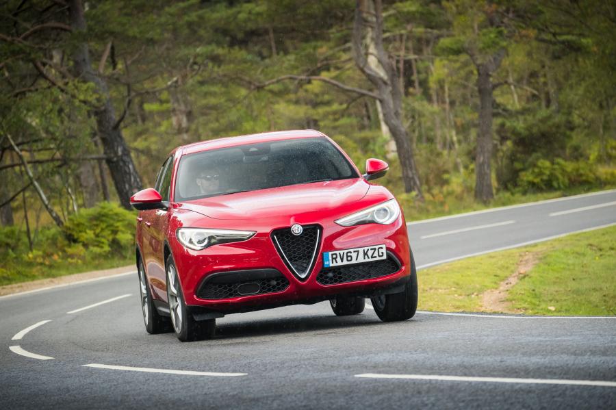  Alfa Romeo Stelvio (949) 2017 года  (UK) (фото 28 из 41)